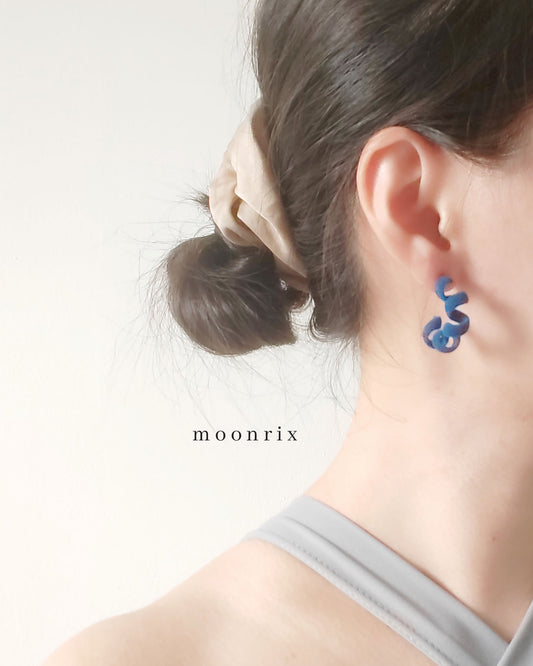 Quintessa Navy Blue Curl Ear Cuff Earring