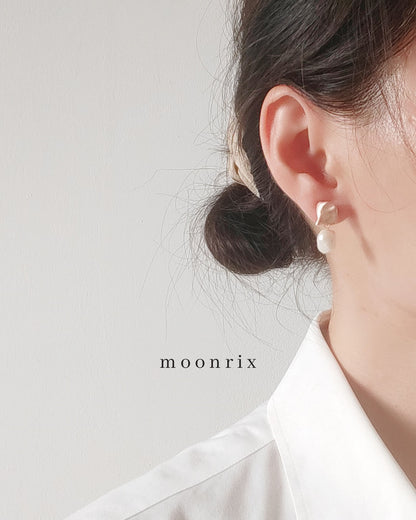 Charlotte Baroque Pearl Stud Earring
